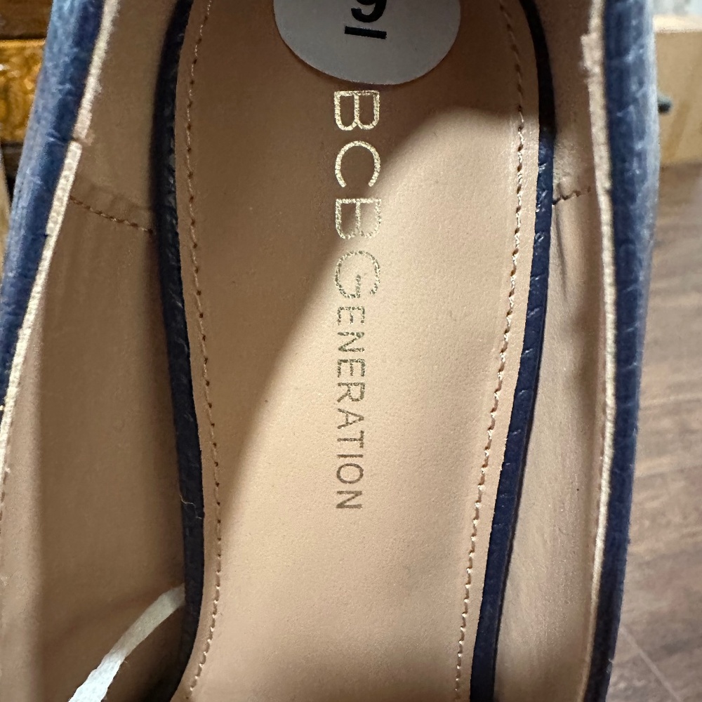 BCBG PUMPS